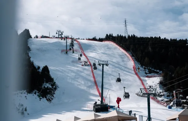 p._28_central_pista_avet