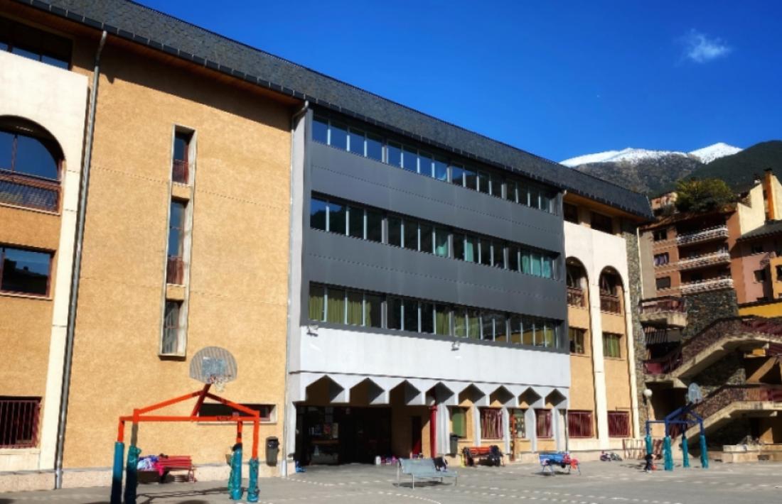El pati de l'escola francesa de Sant Julià de Lòria.