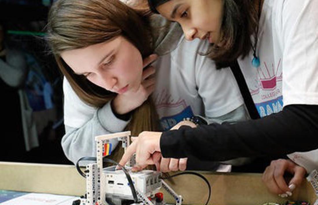 Dues participants en una edició passada de la 'First Lego League Andorra Telecom'.