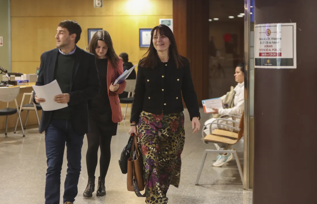 La ministra Mònica Bonell i el cap d’Acció Cultural, Joan-Marc Joval, han presentat avui el reglament.