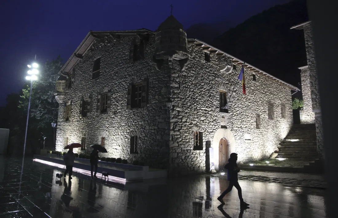 La Casa de la Vall un dia de pluja.