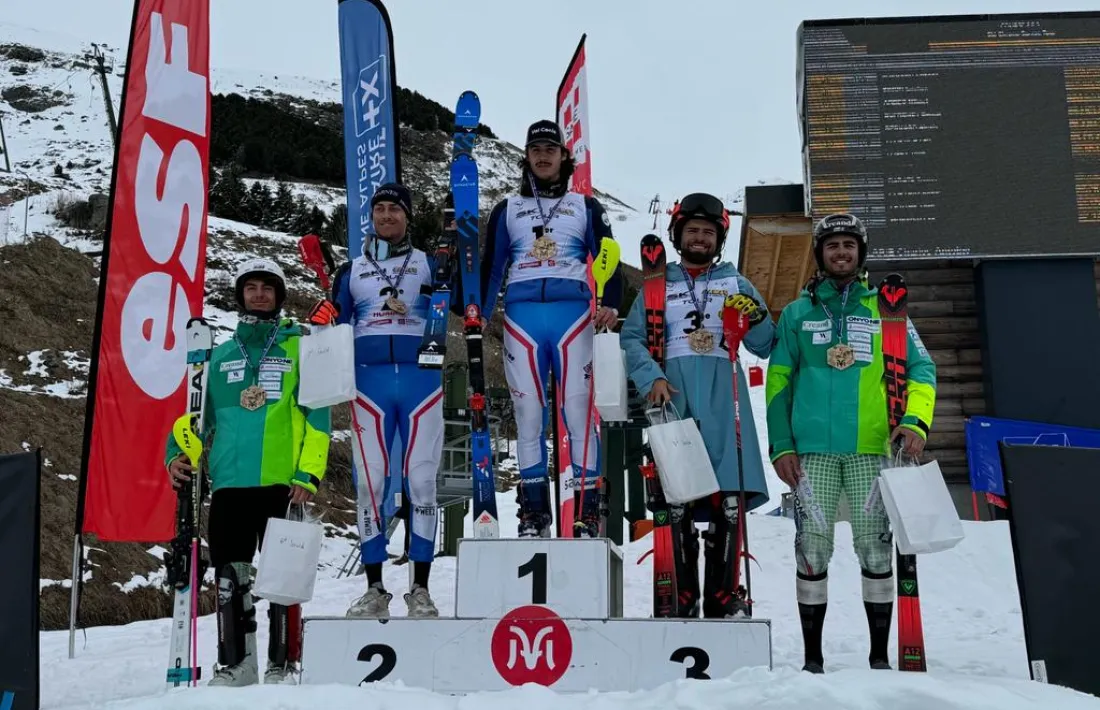 Xavi Cornella i Àlex Rius, al podi de l’eslàlom FIS a Les Menuires.