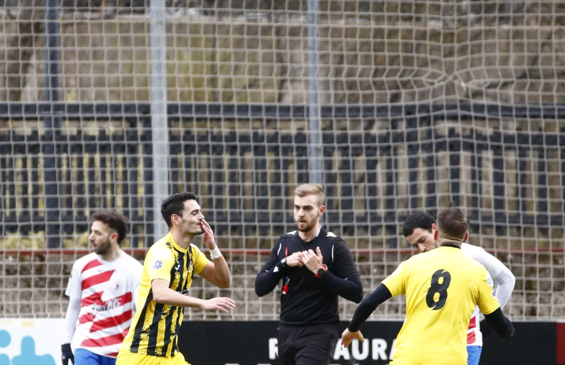 Teixeira celebra el gol de la UE.