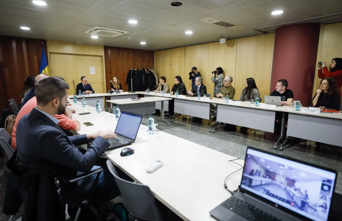 Un moment de la primera reunió de presentació del pacte d'Estat de salut.