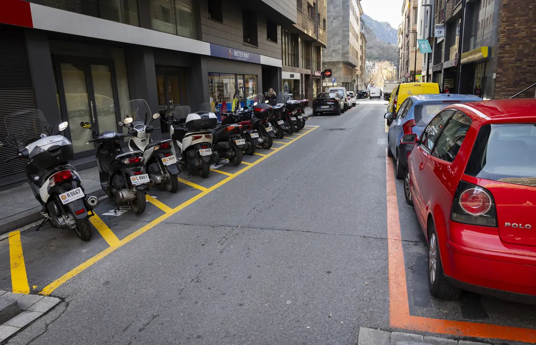 Les places que s'han habilitat davant de Correos.