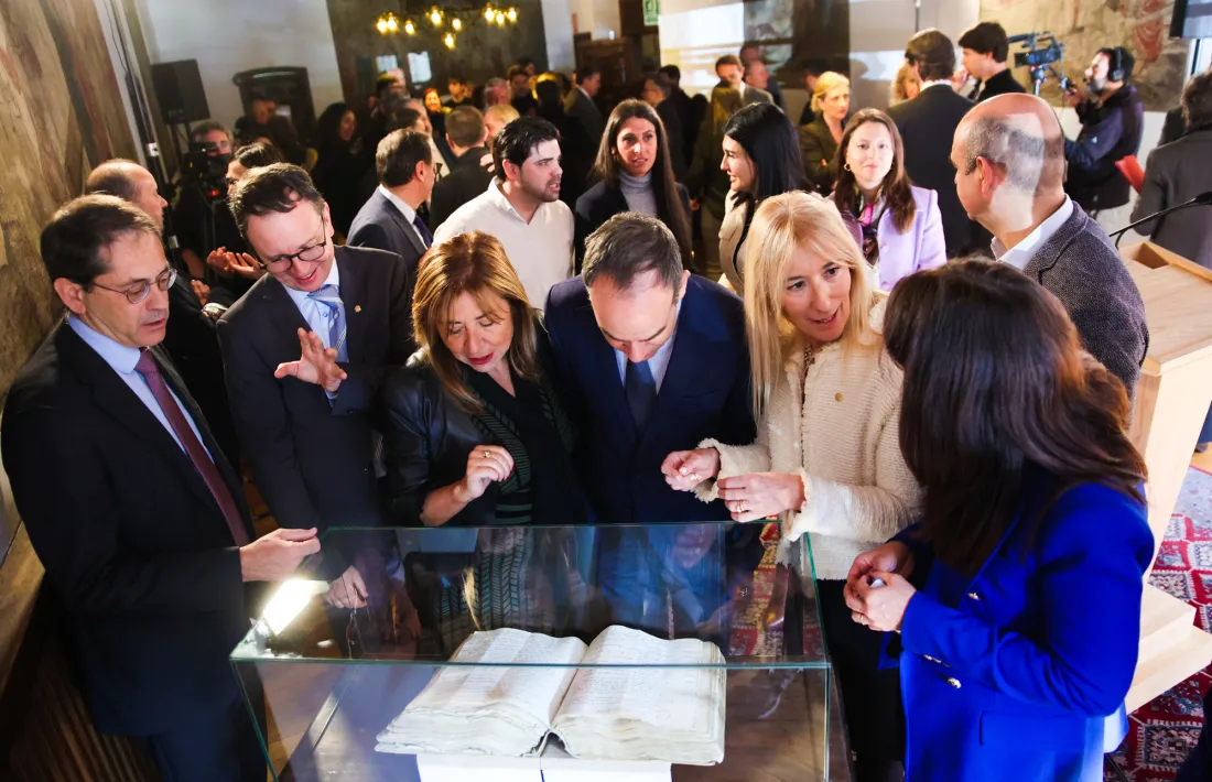 La multitudinària presentació en societat del llibre ha tingt lloc a la sala dels Passos Perduts.