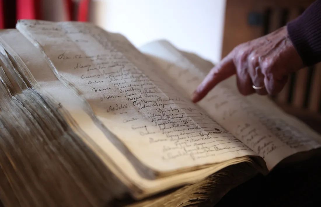 Detall del llibre d’actes, que inclou un annex amb les llistes de cònsols i consellers.