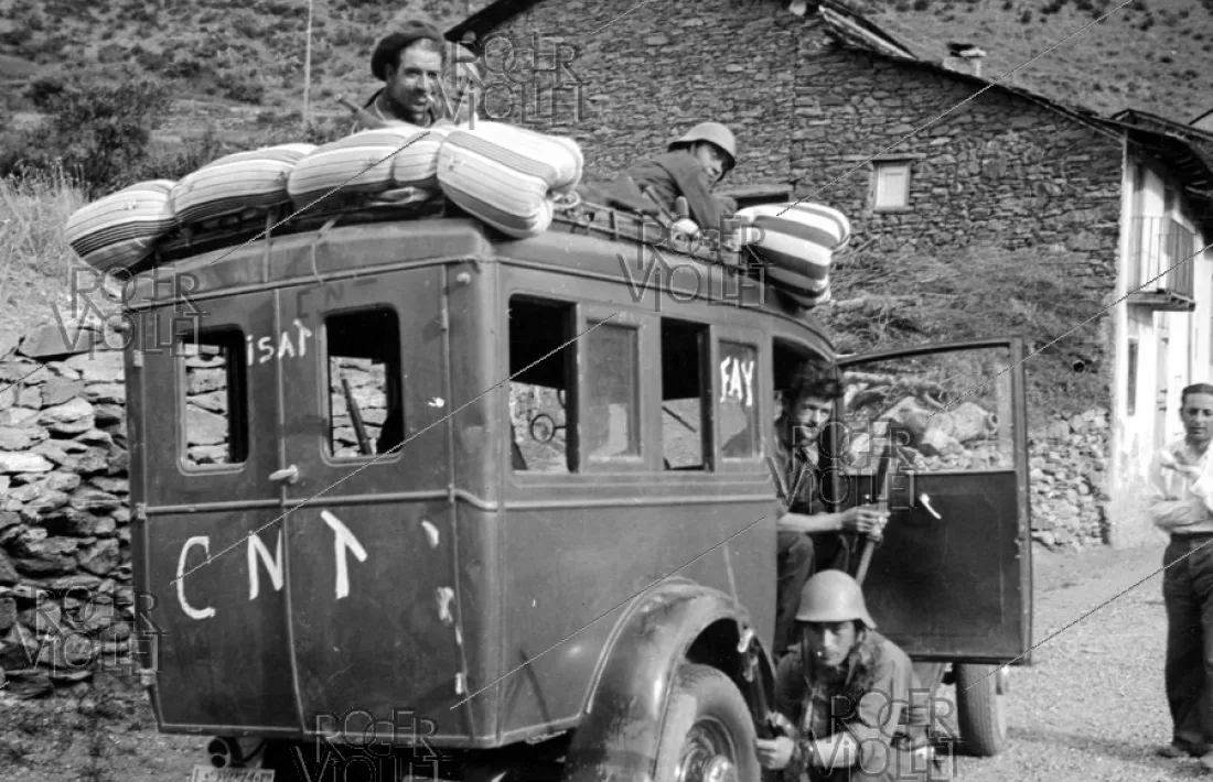 Juliol del1936: grup de milicians a la Farga de Moles.