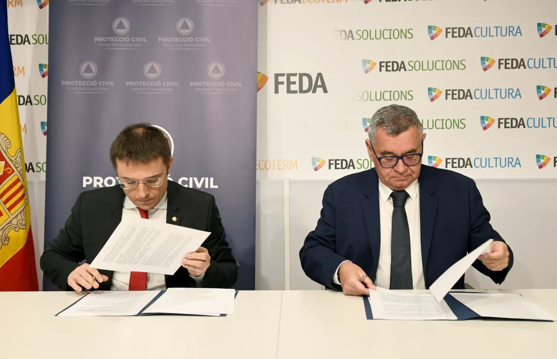 Un moment de la signatura del conveni, avui.