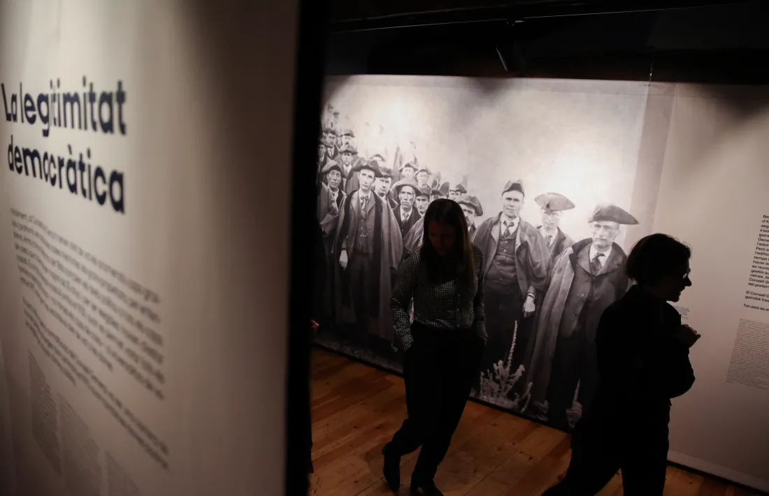 La cèlebre fotografia de José Claverol, amb el Consell General esperan el bisbe Laguarda data del 15 de novembre de 1902. 