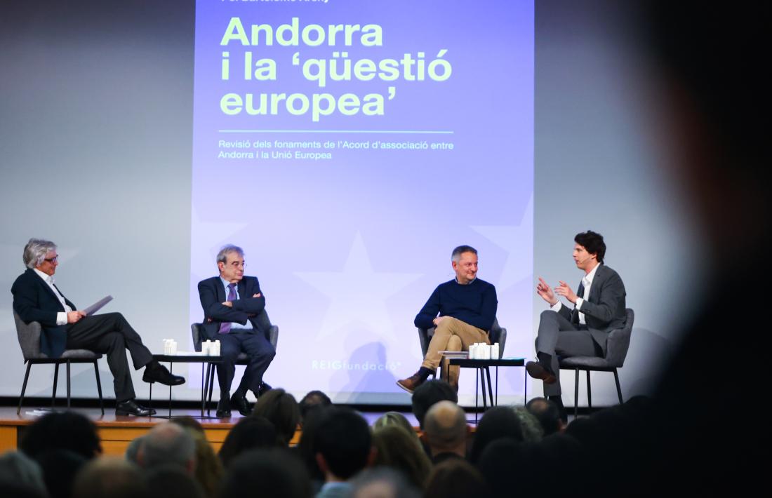 L’editor Oriol Ribes, el ministre Baró, l’exministre Saboya i Bartolomé.
