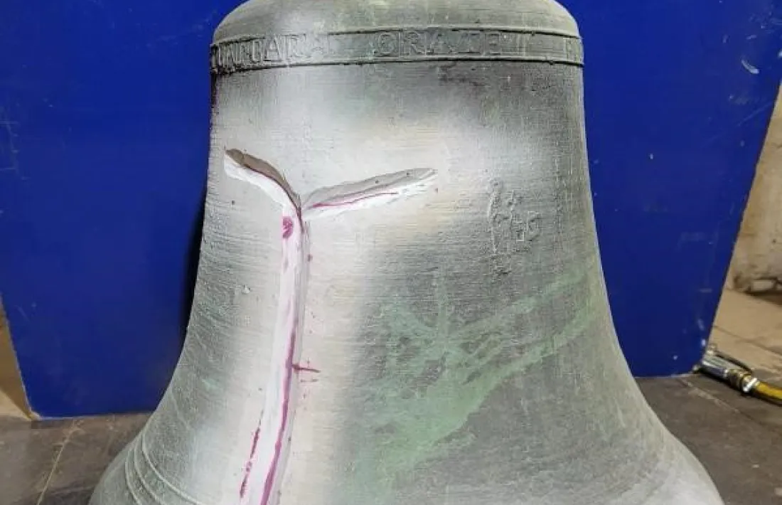 Just abans de passar pel forn per ser sotmesa al mètode Lachenmayer per soldar l'esquerda, que feia 30 centímetres de llargada.