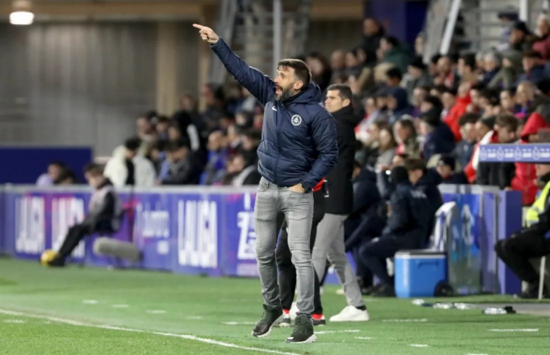 El tècnic de l’FC Andorra, Eder Sarabia, en el partit de divendres passat al camp de l’Osca.