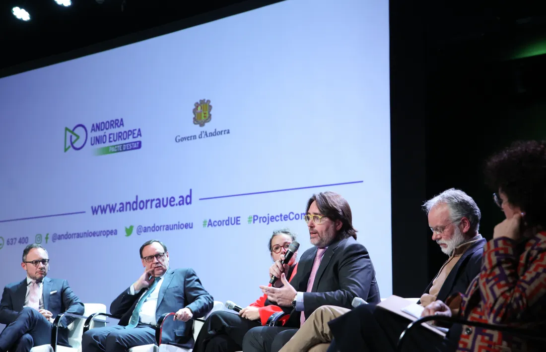 A l'acte hi van intervenir representants de diferents partits polítics.