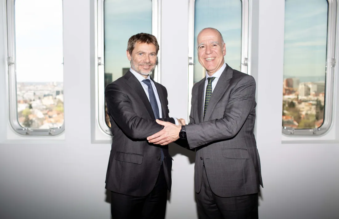 Alsina encaixant mans amb José Miguel Maté, conseller delegat i soci fundador de Tressis.