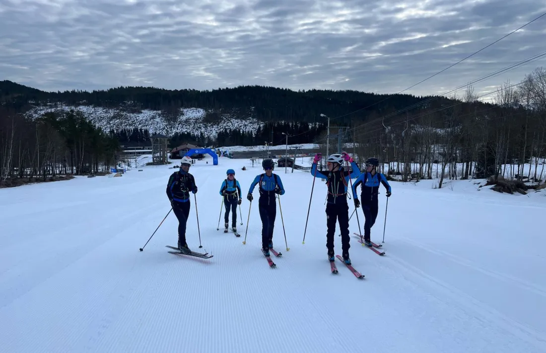 L'equip andorrà reconeixent les pistes.