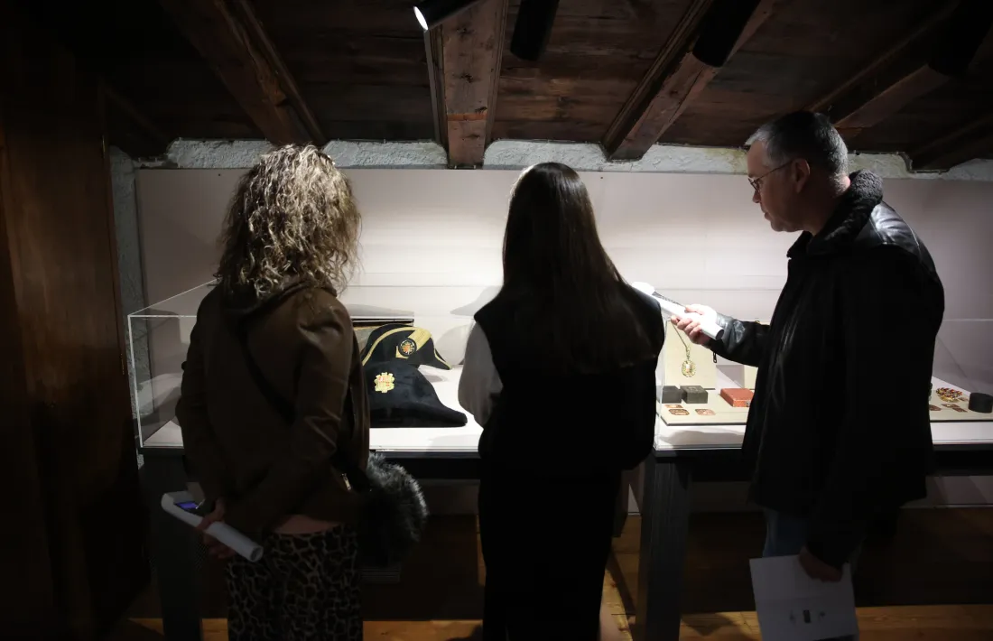 El bicorni més antic, procedent de Casa Rossell, és del segle XVIII, i el més modern és el que ahir va utilitzar el síndc Ensenyat. Entremig, el de Francesc Cairat.