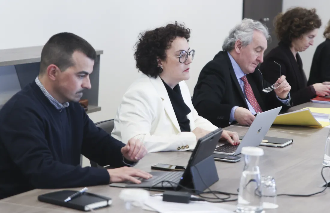 Oliver Alís, a l’esquerra del tot, en una reunió del pacte d’Estat.