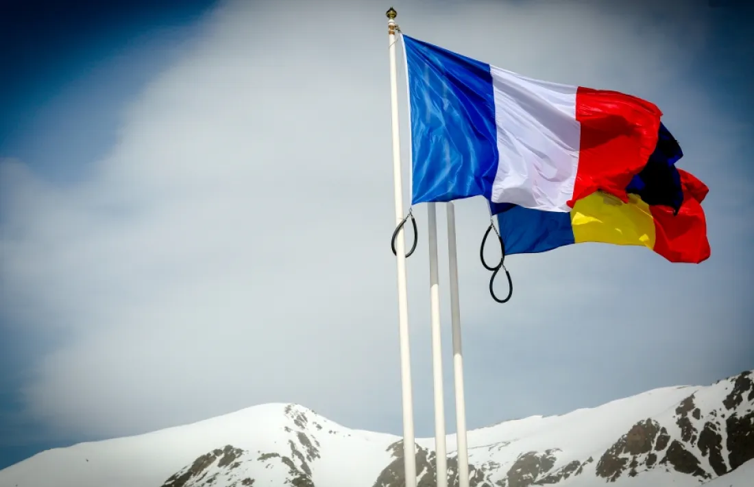 Exteriors compta amb la col·laboració de l'ambaixada de França.