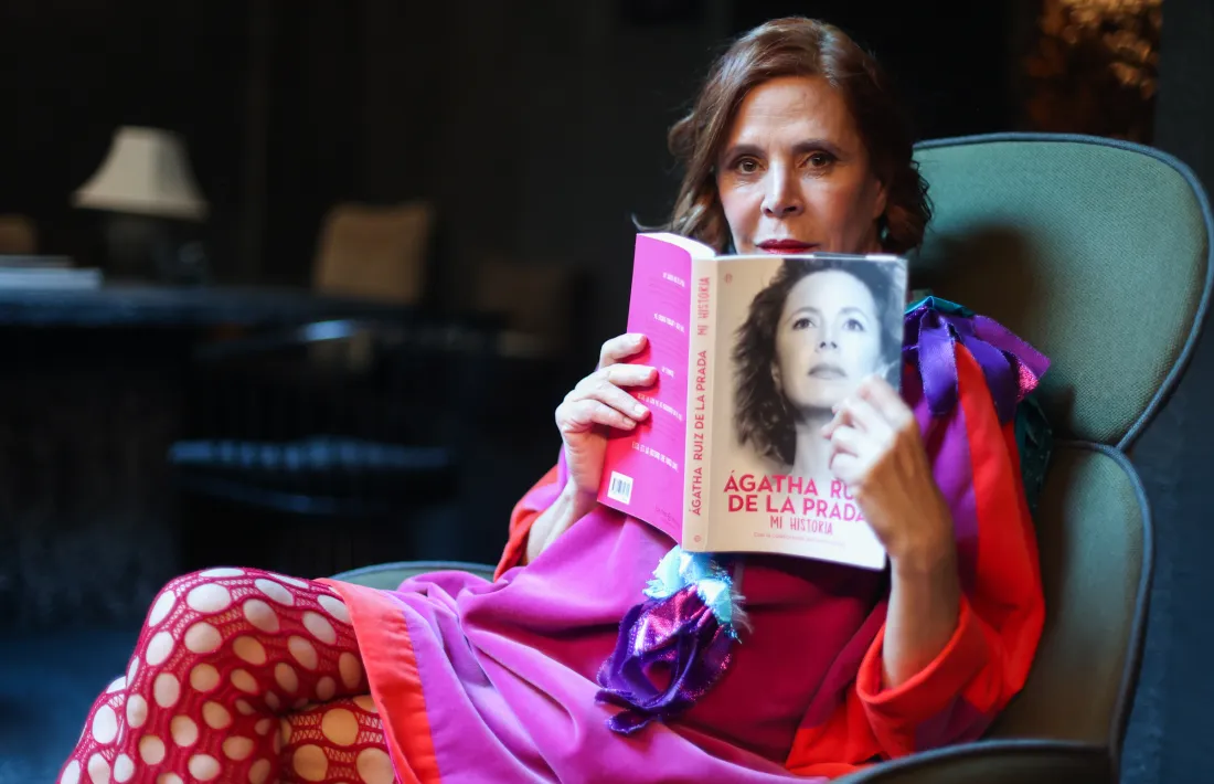 La dissenyadora espanyola va presentar ahir a Encamp les seves memòries.