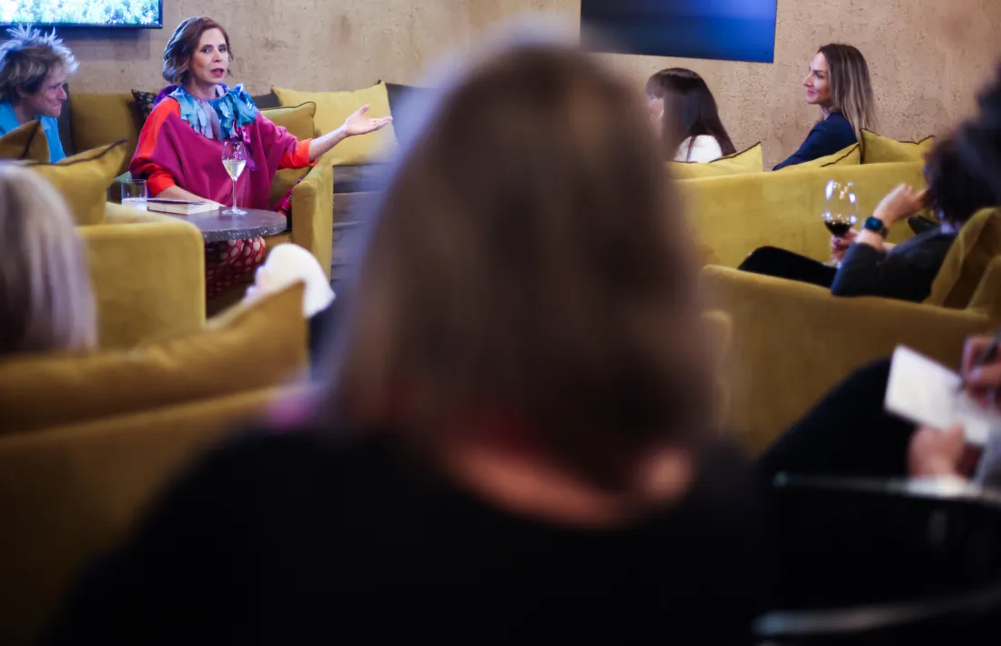 La dissenyadora espanyola va presentar ahir a Encamp les seves memòries.