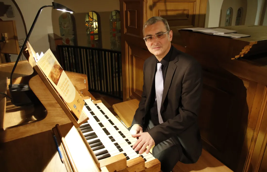 Ignacio Ribas, a l’orgue neoclàssic de Sant Esteve, escenari de sis dels deu concerts del festival.