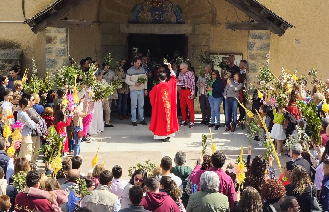 Un moment de la benedicció de la palma, ahir a la Massana.
