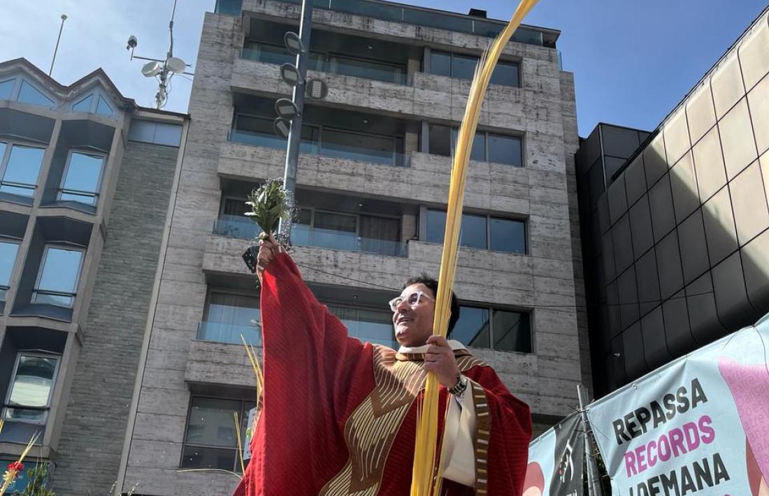 Un moment de la benedicció de la palma, ahir a Sant Julià de Lòria.