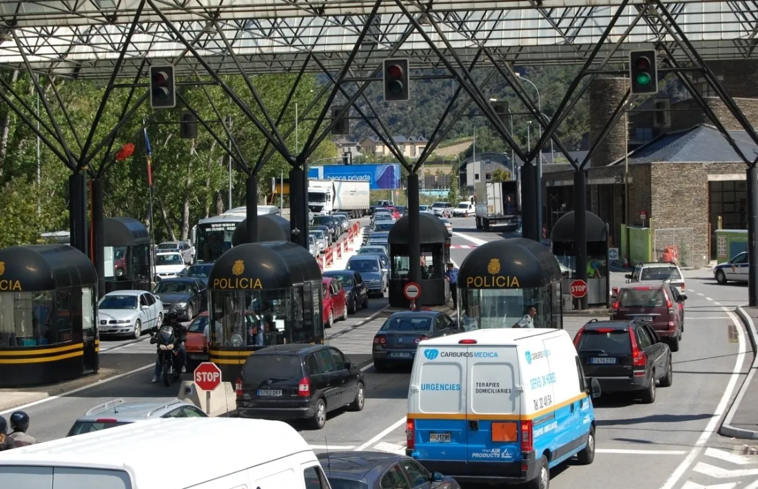 Trànsit dens d'entrada i sortida a la frontera hispanoandorrana.