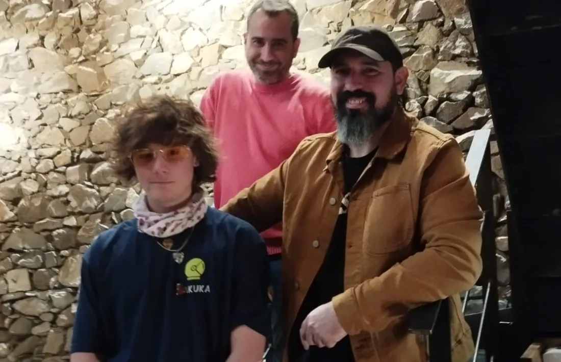 Els impulsors del festival, Pepe Izquierdo i Juli Barrero, amb Makuka.