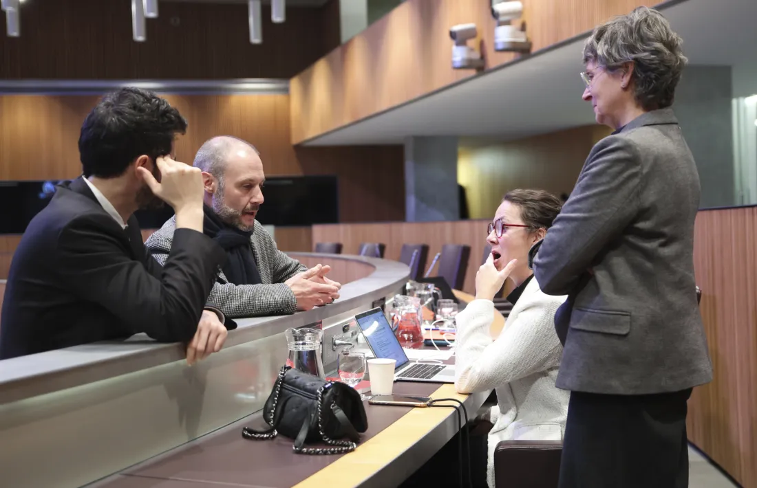Escalé i Casadevall conversant amb Vela i Casal, del PS, a l’inici d’un Consell General.