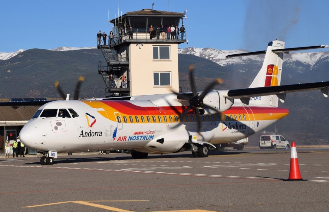 Un avió a l'aeroport d'Andorra-La Seu.