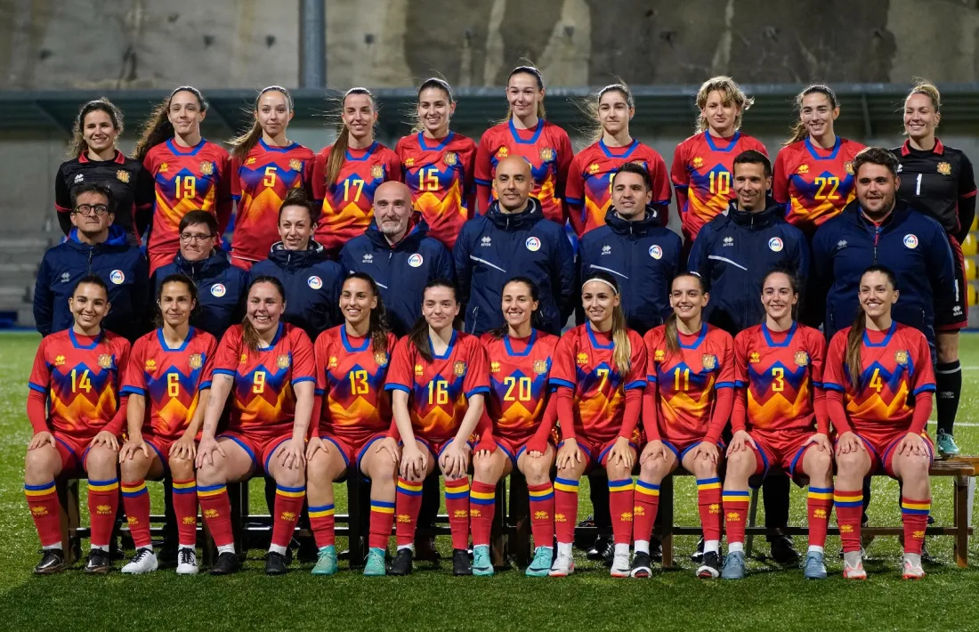 La selecció absoluta femenina abans de viatjar a Podgorica.