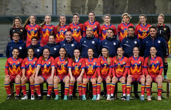 p._29_seleccio_absoluta_femenina_foto_futfemand_coke