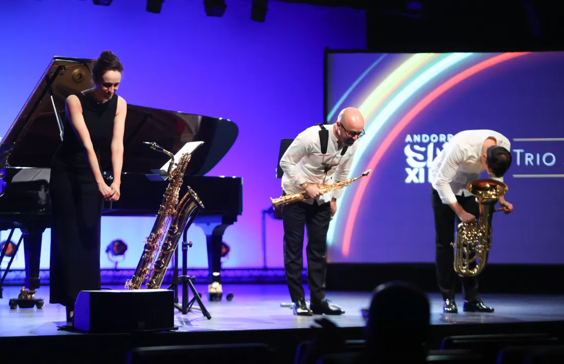 El Trio Aeris va desfilar ahir pel Centre de Congressos.