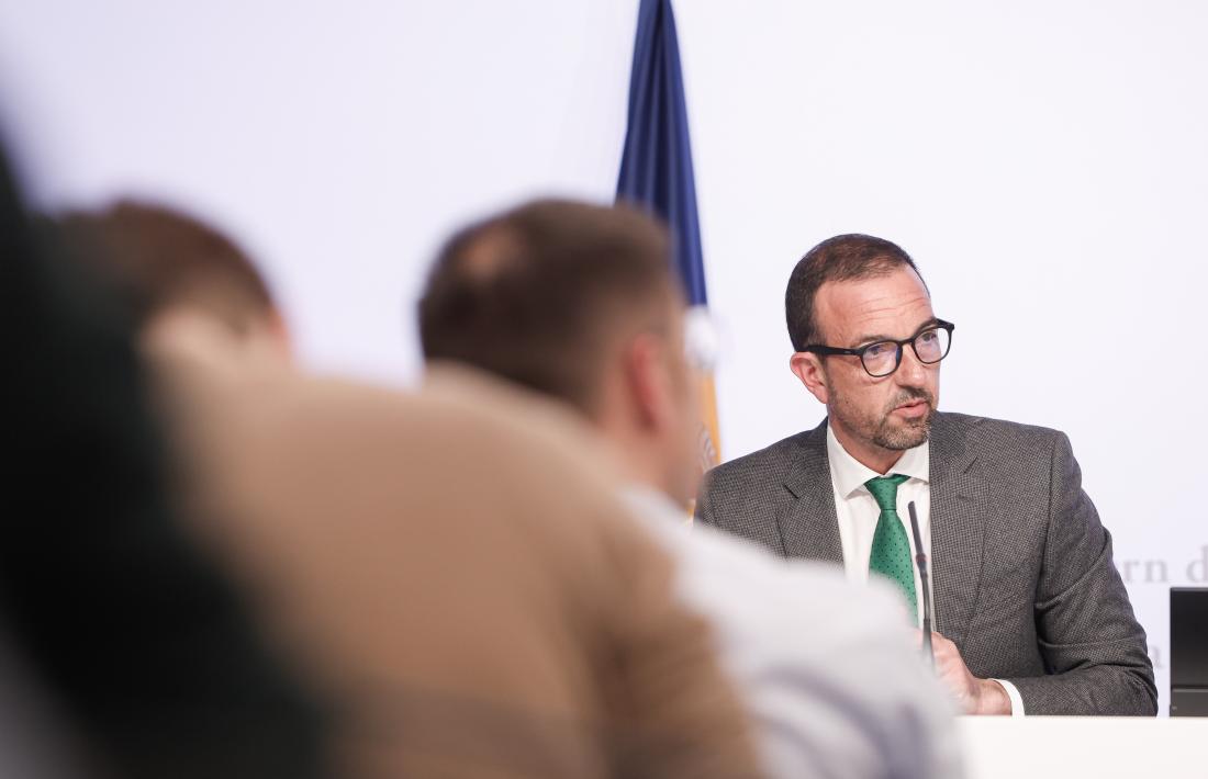   El ministre de Turisme i Comerç, Jordi Torres, en la compareixença extraordinària d’avui.