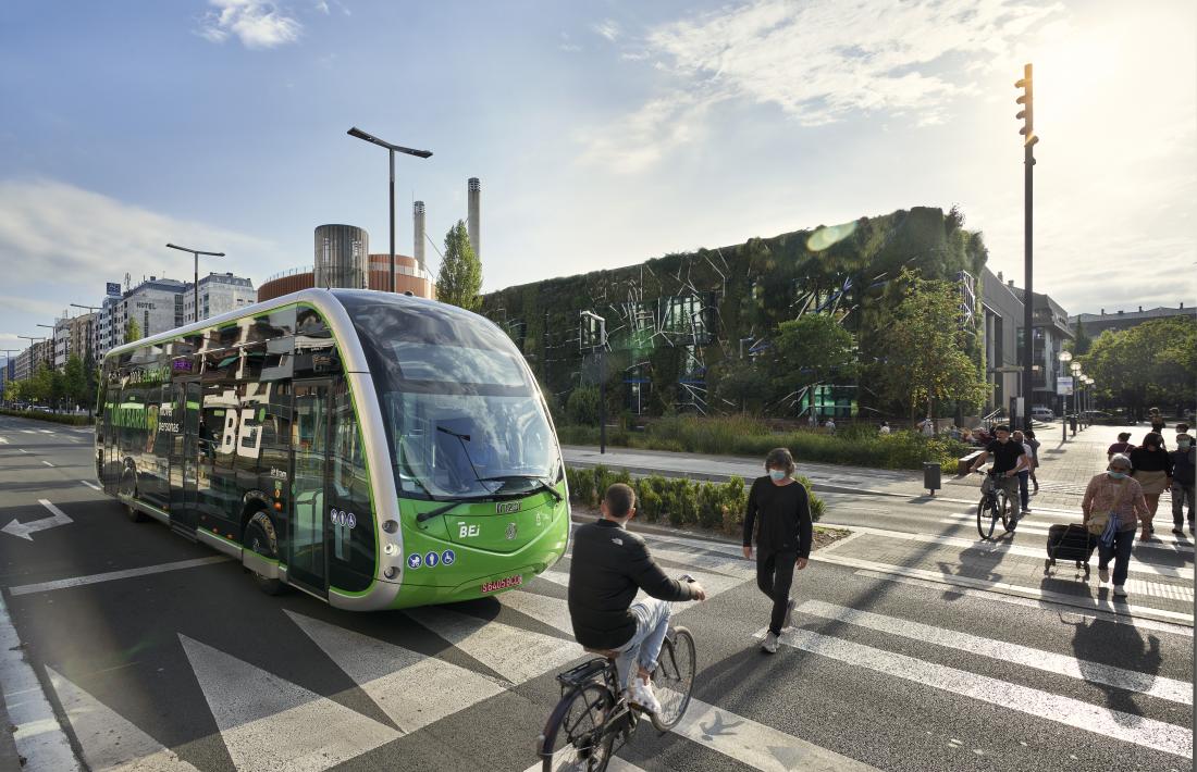 Un dels nous autobusos elèctrics que circulen per la capital basca des de fa uns dos anys.