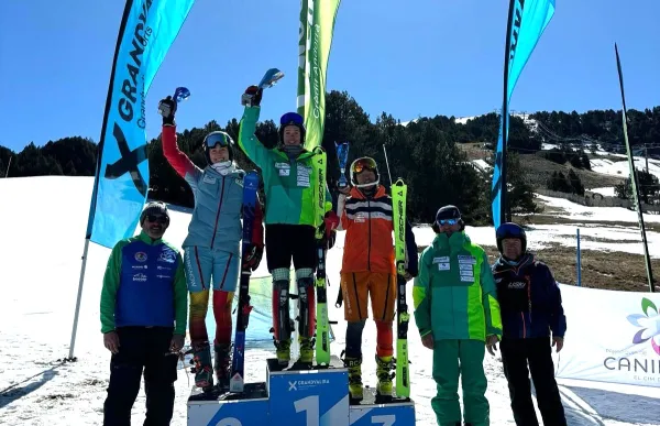 p._29_primera_foto_baix_central_podi_femeni_sl2_esparver_amb_carla_mijares_guanyadora