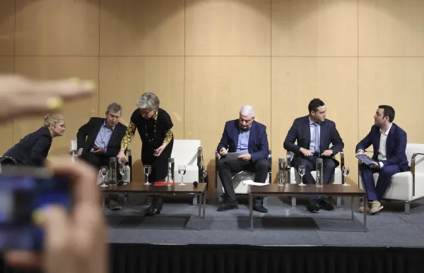 p._09.1_taula_rodona_liberals_-_facundo_santana