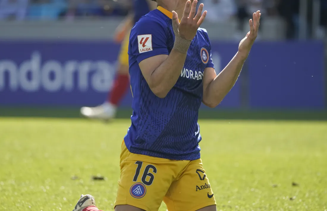 Diego Pampín es lamenta en una acció.