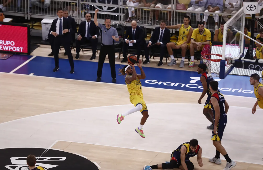 Andrew Albicy va ser el botxí del seu exequip.