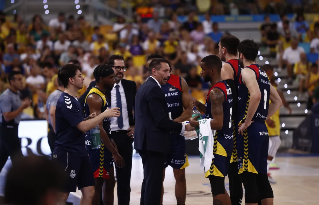 Natxo Lezkano necessita més aportació d’altres jugadors, és a dir, dels ‘suplents’.