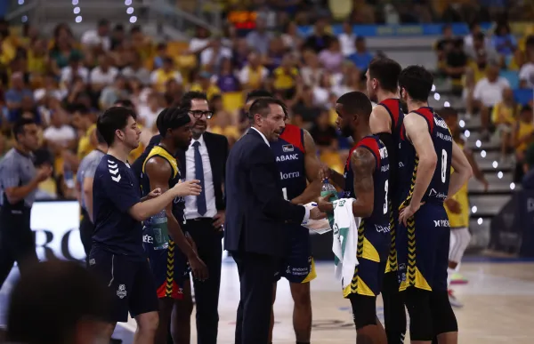 p._28_banqueta_bc_morabanc_foto_acb_photo_m_henriquez