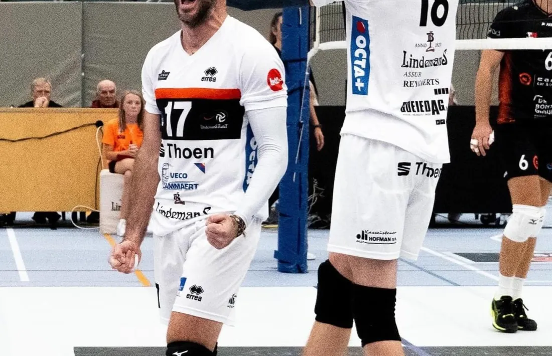 Xavi Folguera celebra una acció defensant els colors del Lindemans.