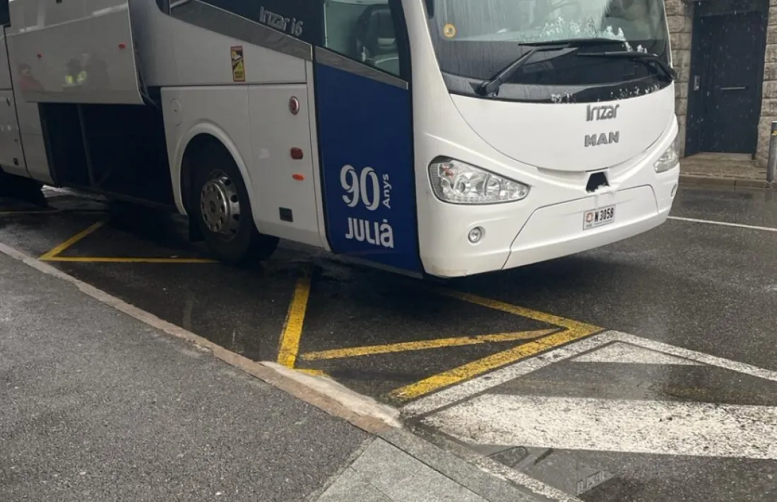 Un autobús de transport escolar.