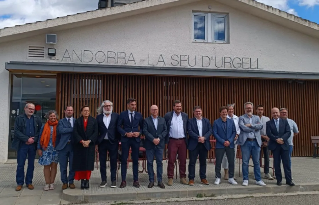 Els integrants de la Taula Estratègica de l’aeroport Andorra-la Seu d’Urgell.