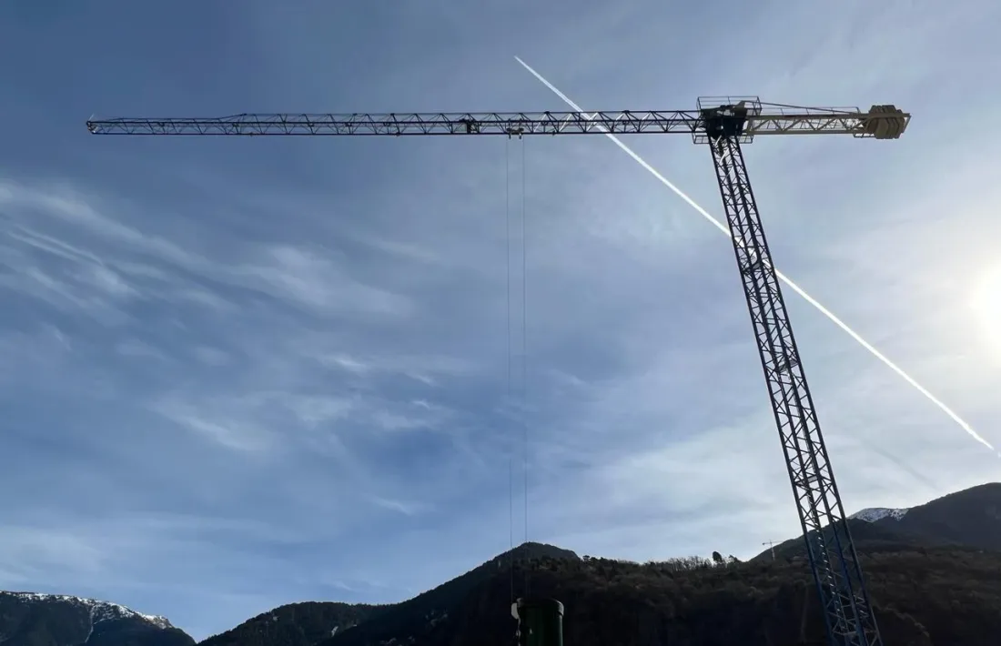 Una grua de construcció, el sector on més problemàtica s’està registrant.