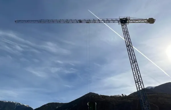 p._07_1_grua_obra_facundo_santana