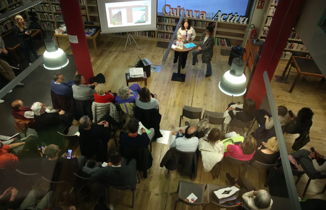Cultura Activa va reunir ahir una vintena d'autors a la biblioteca d'Escaldes.