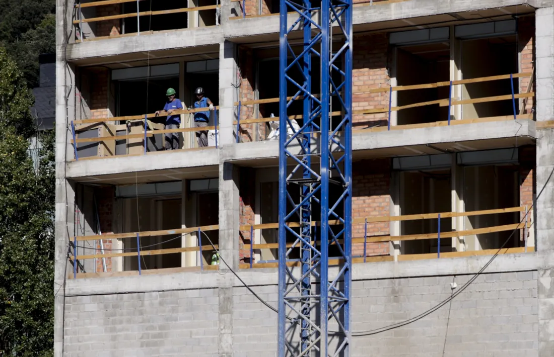 Treballadors de la construcció en una obra.